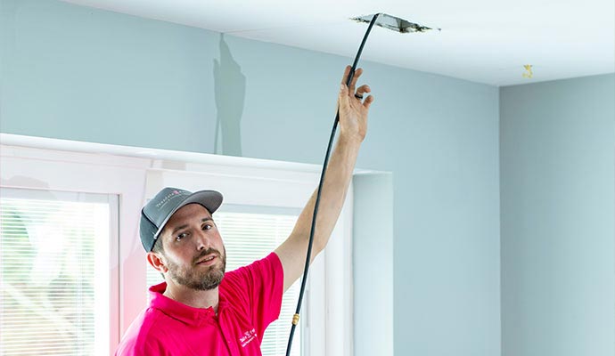 worker air duct cleaning with vacuum cleaner