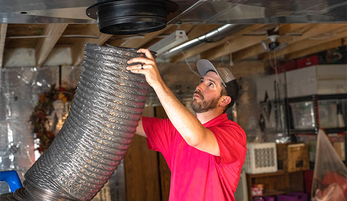 worker set commercial air duct